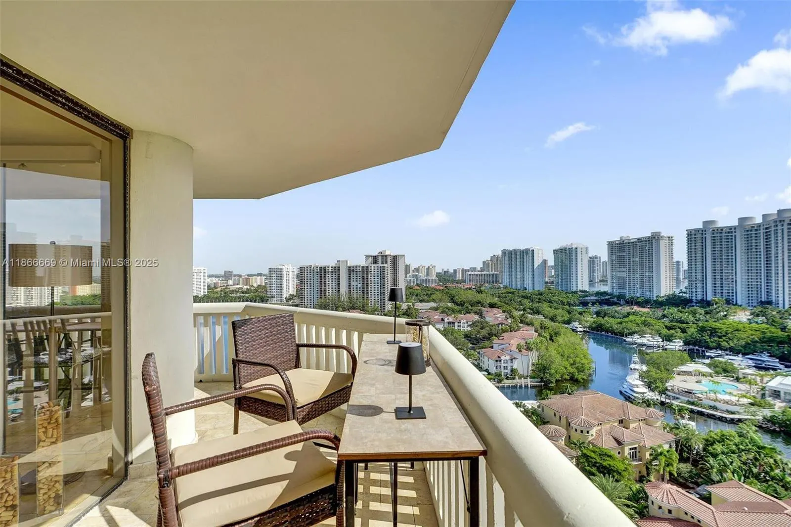 1000 W Island Blvd, #1909
