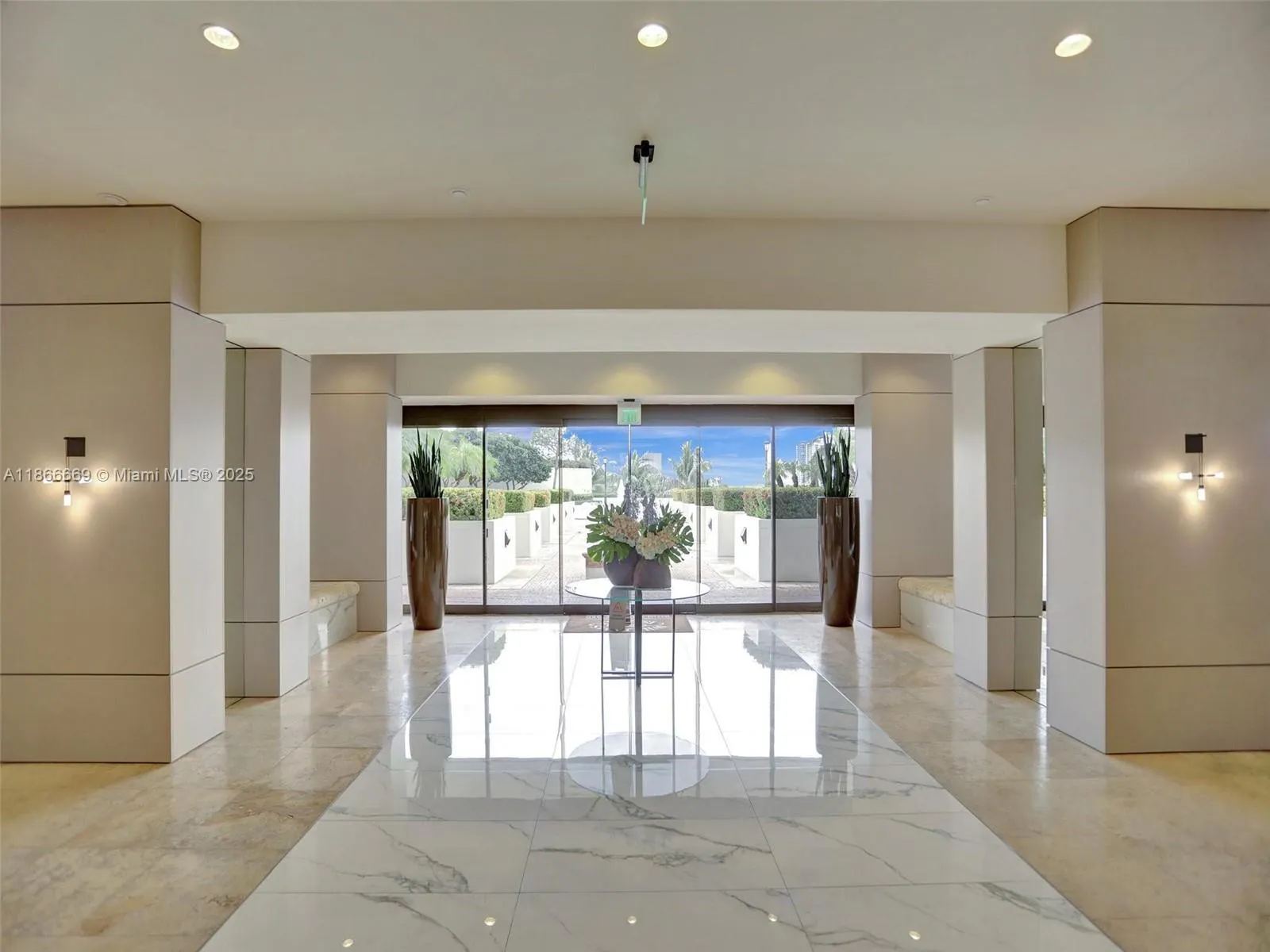 1000 W Island Blvd, #1909