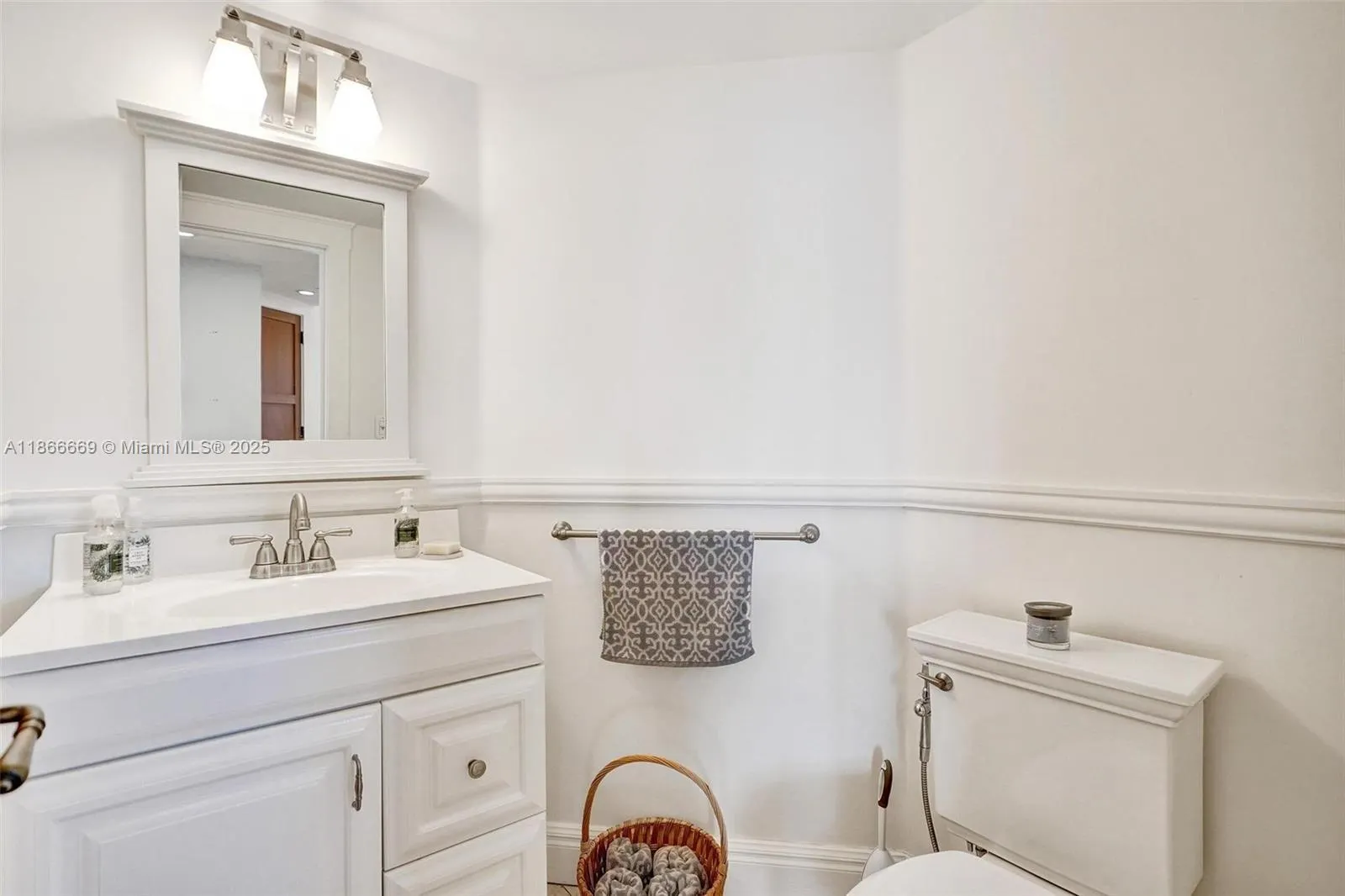 1000 W Island Blvd, #1909