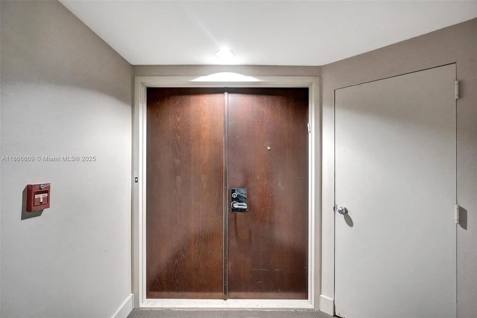 1000 W Island Blvd, #1909