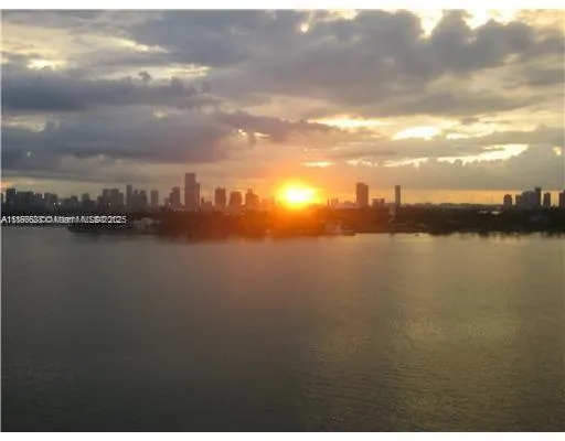 1000 West Ave, #PH32