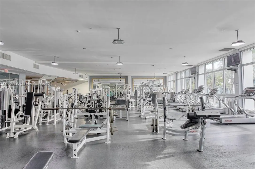1000 West Ave, #PH32