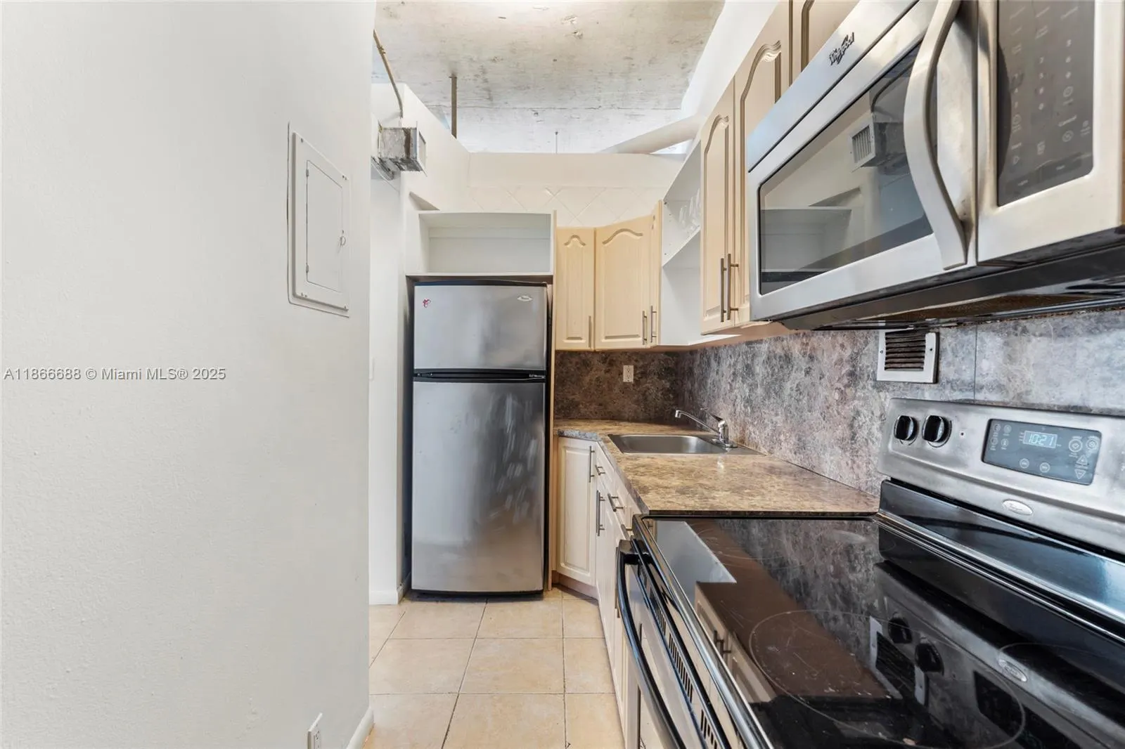 1000 West Ave, #PH32