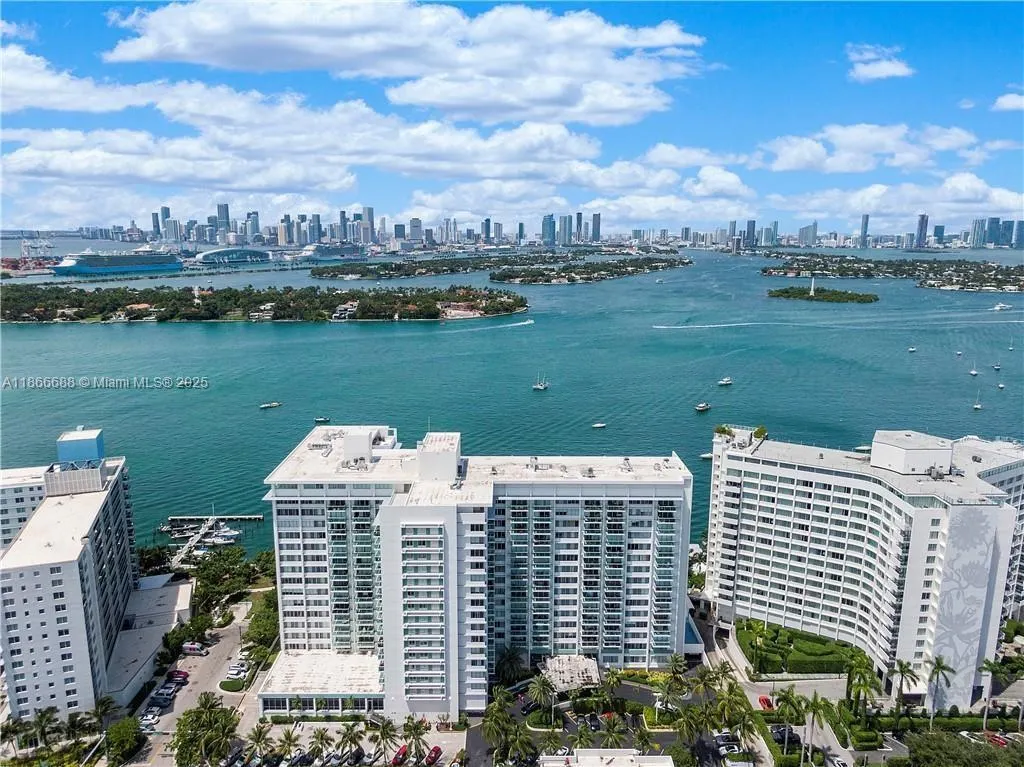 1000 West Ave, #PH32