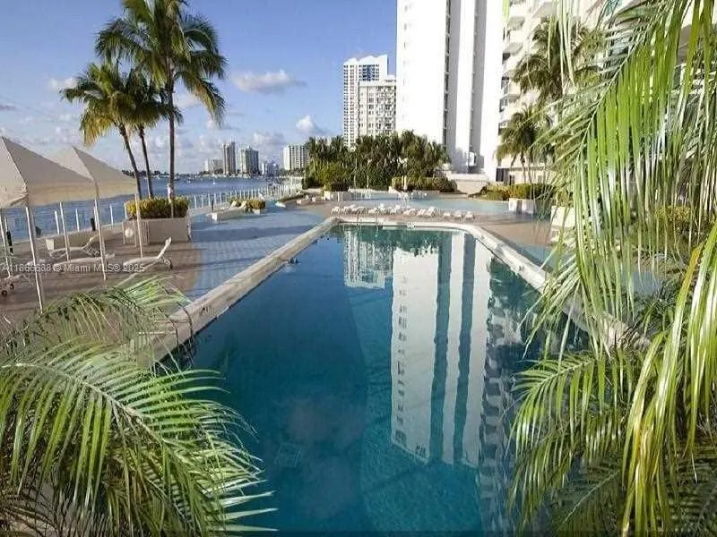 1000 West Ave, #PH32