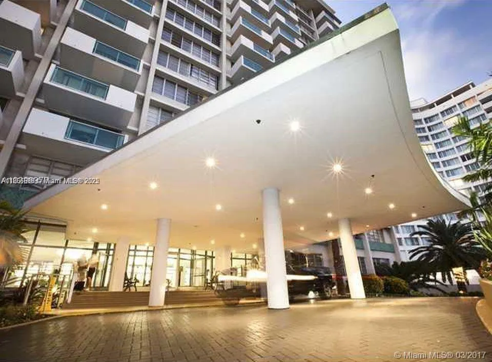1000 West Ave, #PH32