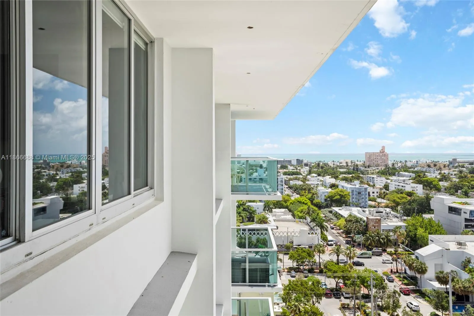1000 West Ave, #PH32