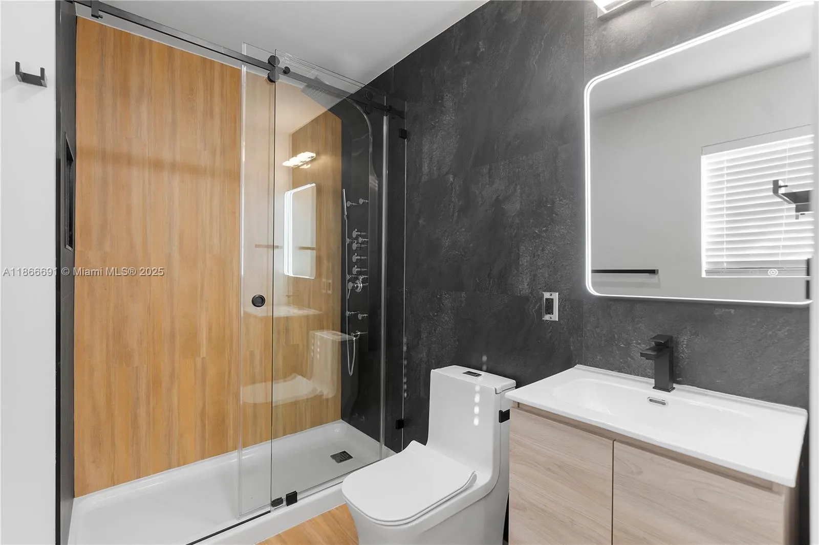 1428 NE 153rd Ter
