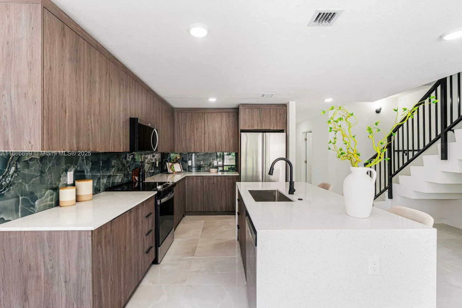 641 NW 13 Ct