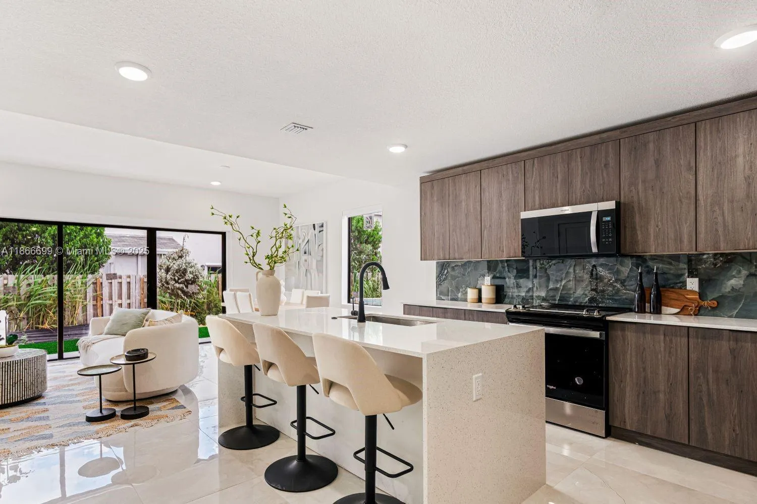 641 NW 13 Ct