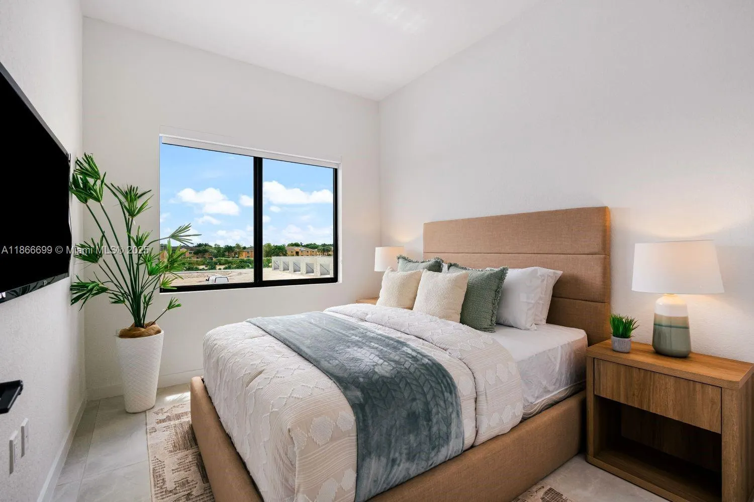 641 NW 13 Ct