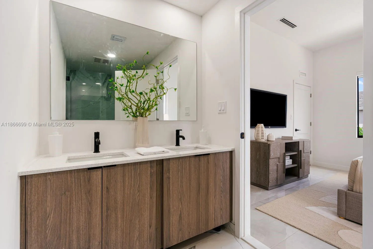 641 NW 13 Ct