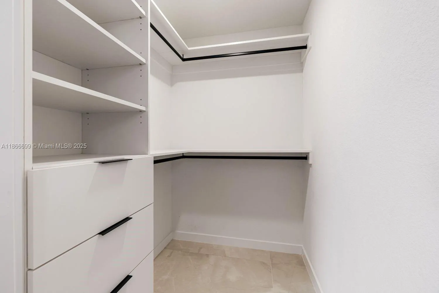 641 NW 13 Ct