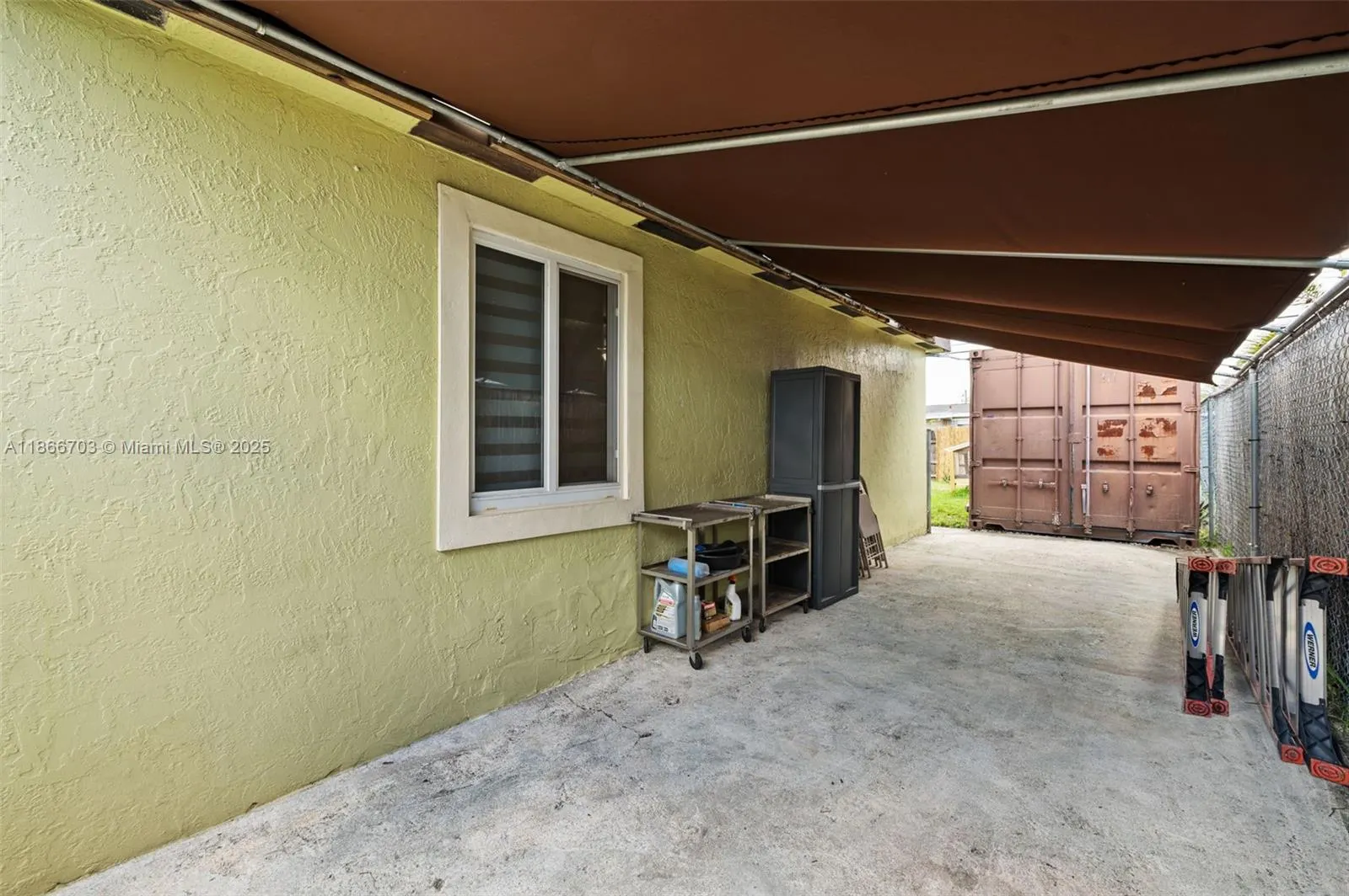 5641 SW 37th Ct