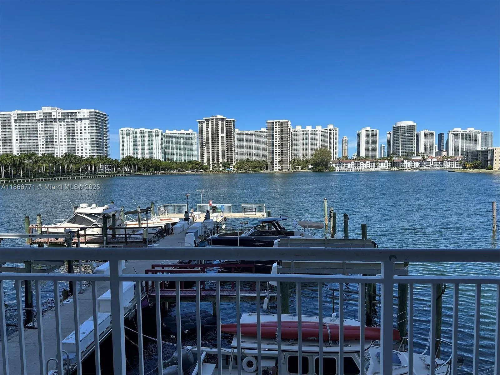 18021 Biscayne Blvd, #901