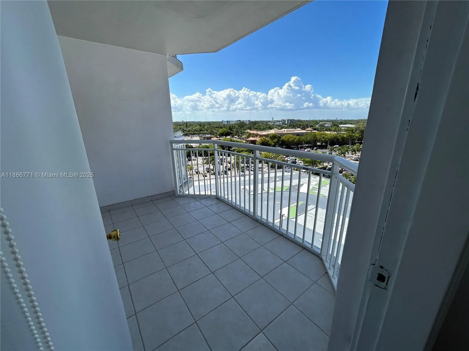 18021 Biscayne Blvd, #901
