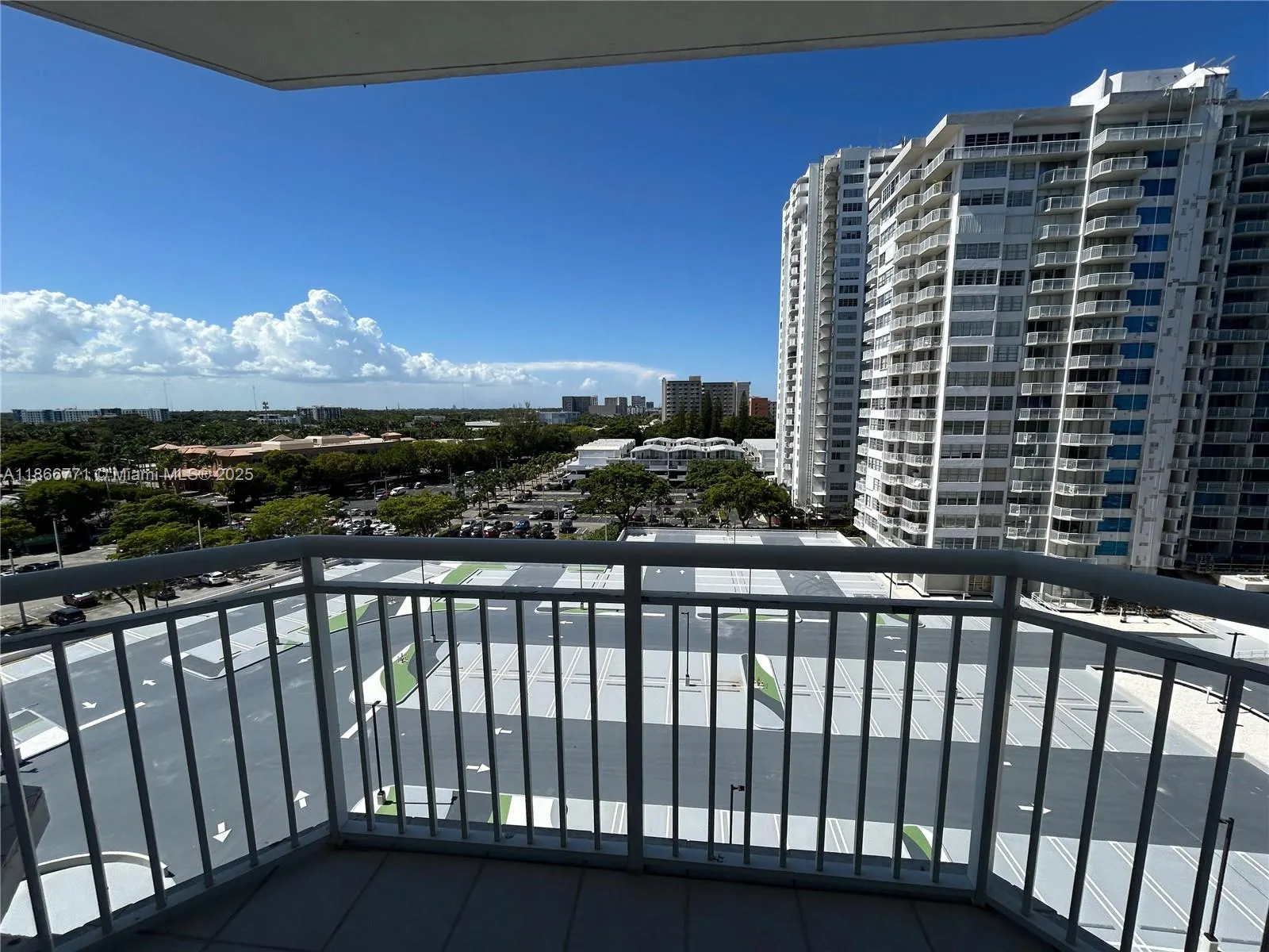 18021 Biscayne Blvd, #901