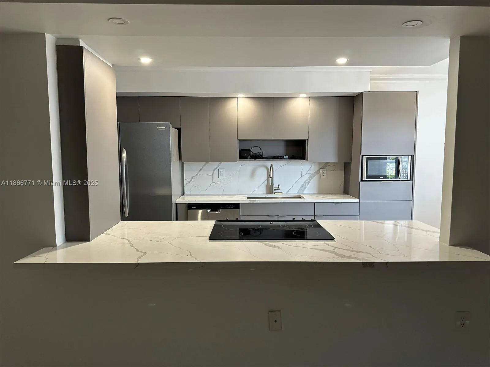 18021 Biscayne Blvd, #901