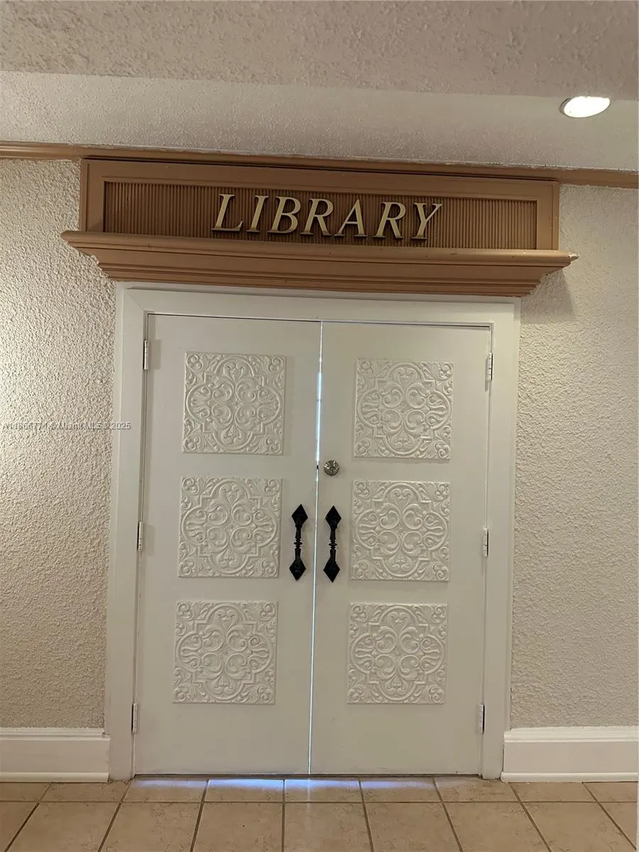 18021 Biscayne Blvd, #901