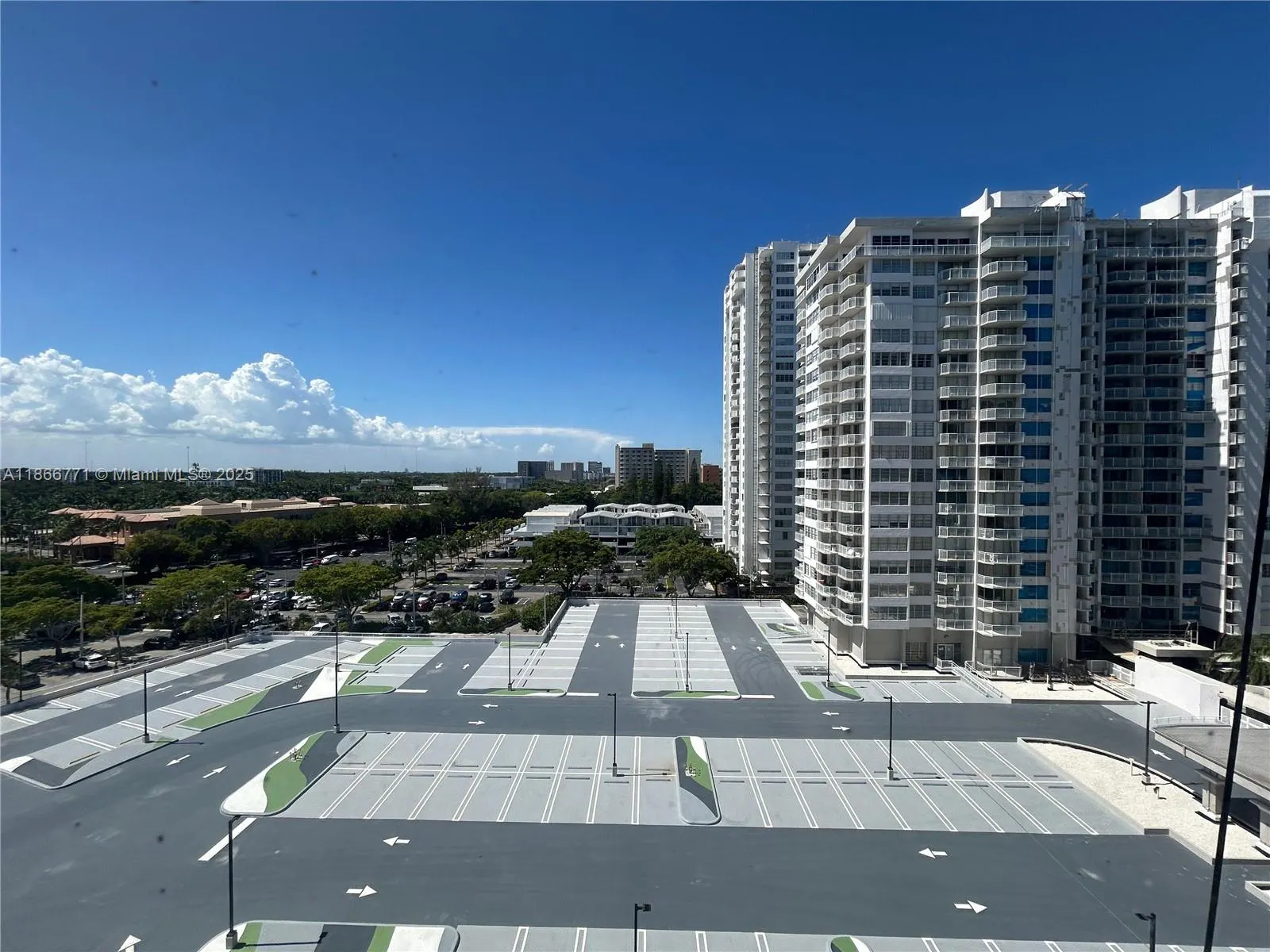 18021 Biscayne Blvd, #901