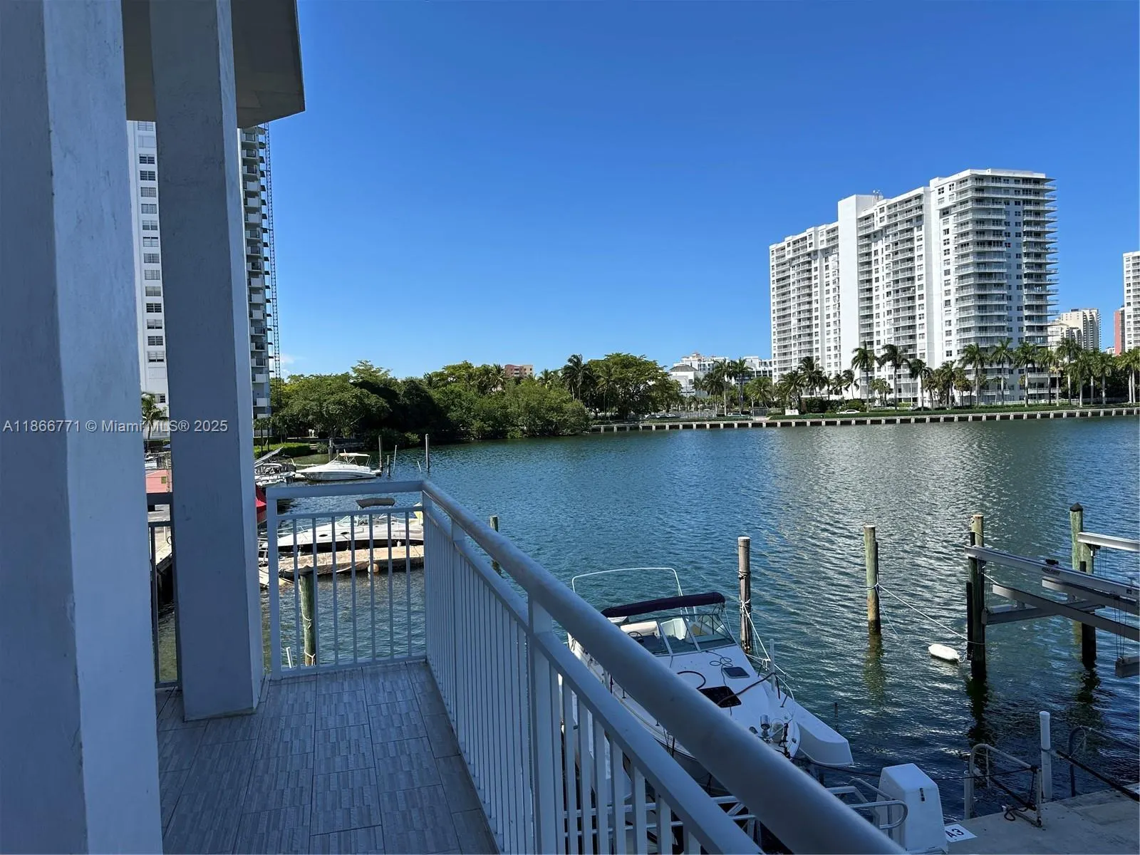 18021 Biscayne Blvd, #901