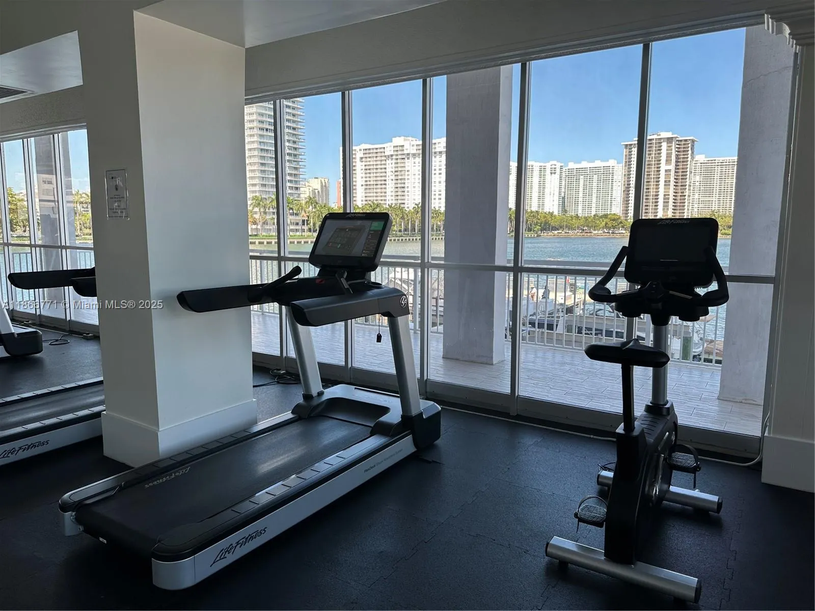 18021 Biscayne Blvd, #901