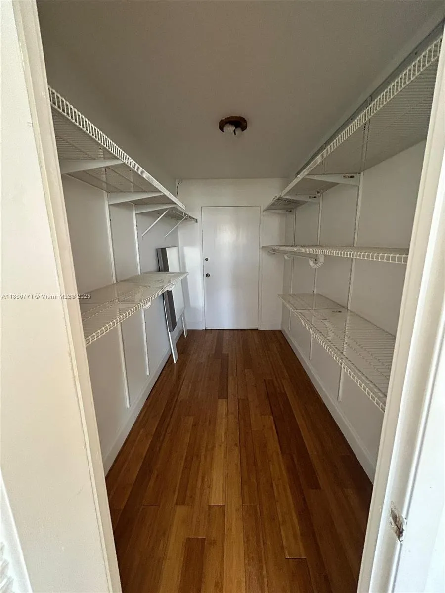 18021 Biscayne Blvd, #901