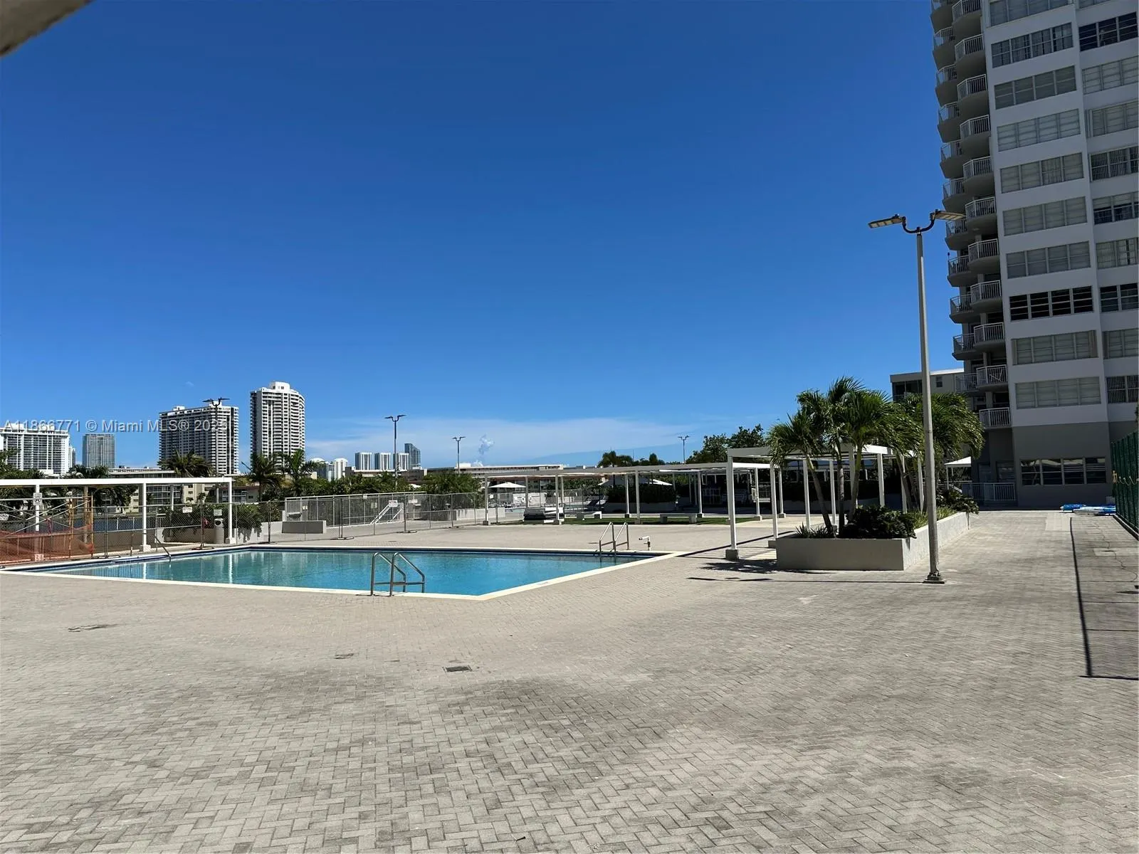18021 Biscayne Blvd, #901