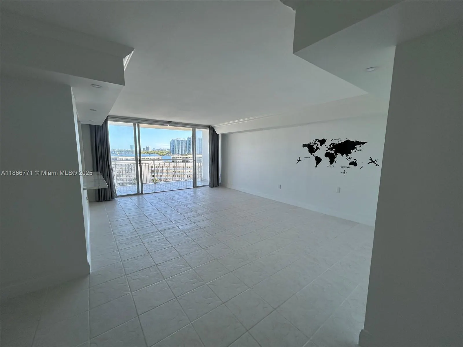 18021 Biscayne Blvd, #901