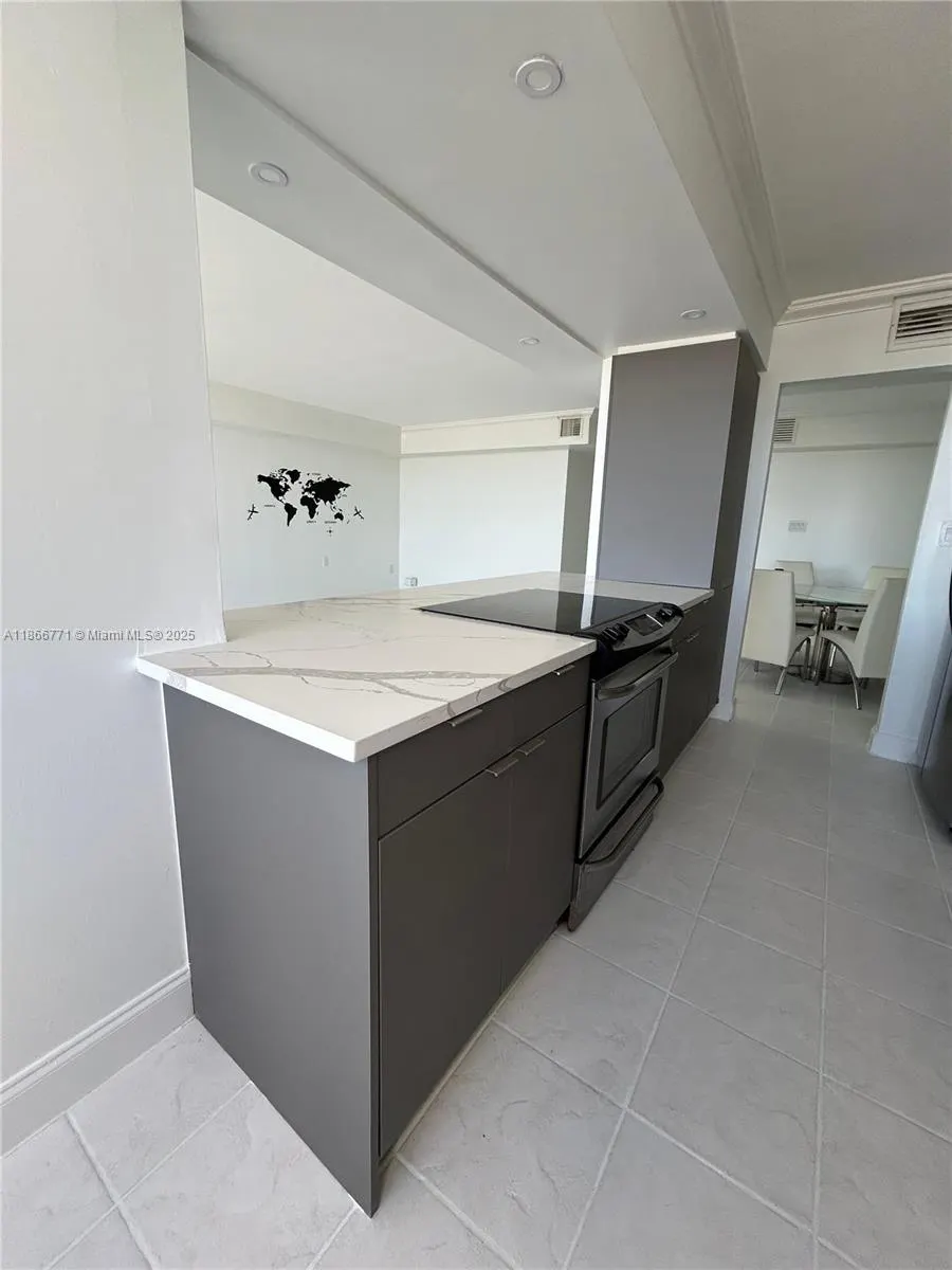 18021 Biscayne Blvd, #901