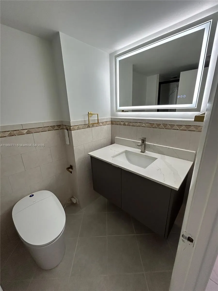 18021 Biscayne Blvd, #901