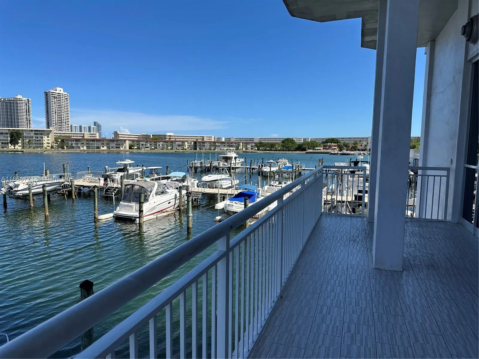 18021 Biscayne Blvd, #901
