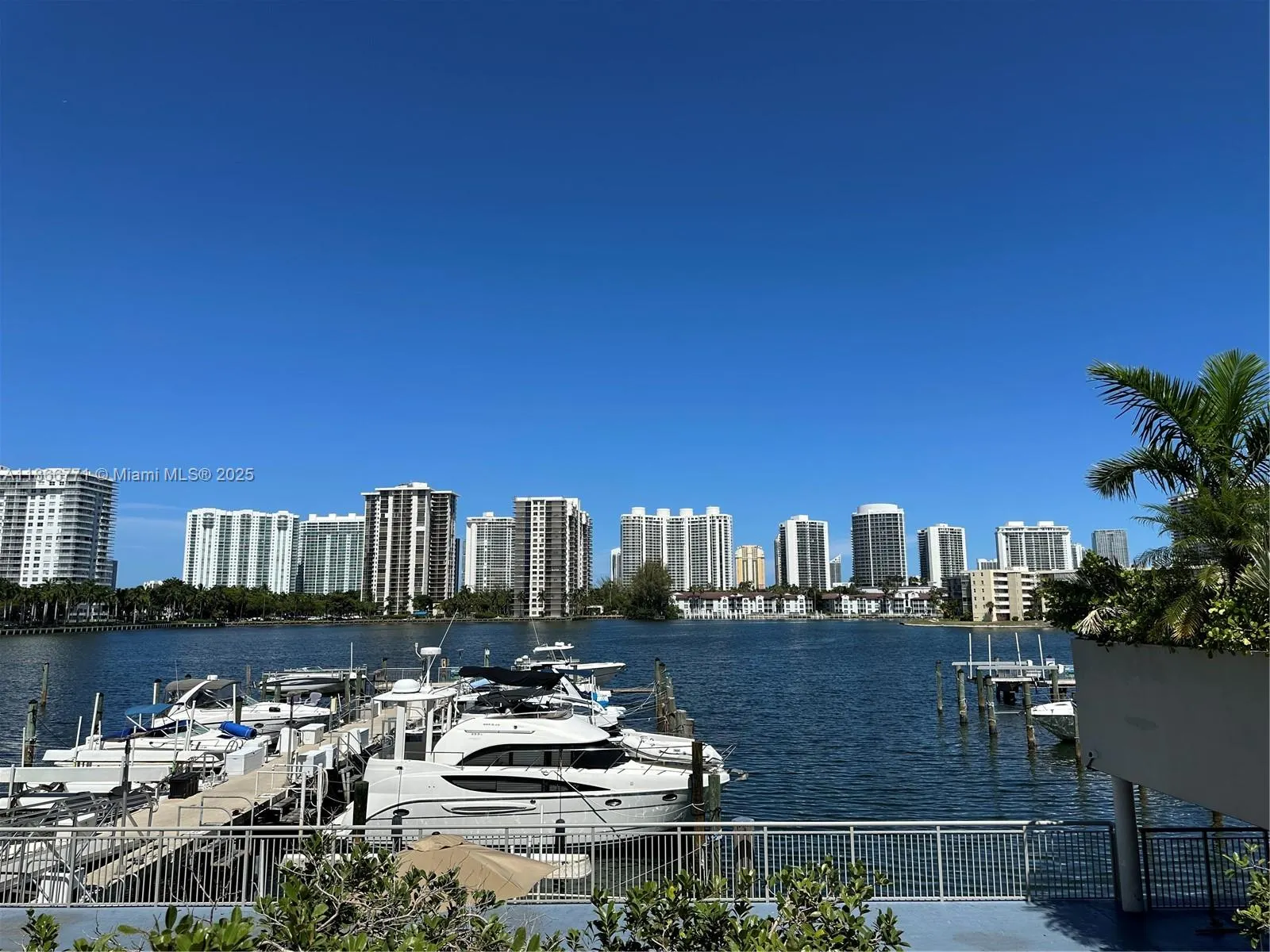 18021 Biscayne Blvd, #901