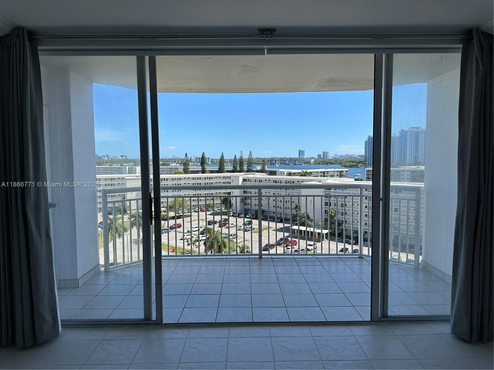 18021 Biscayne Blvd, #901