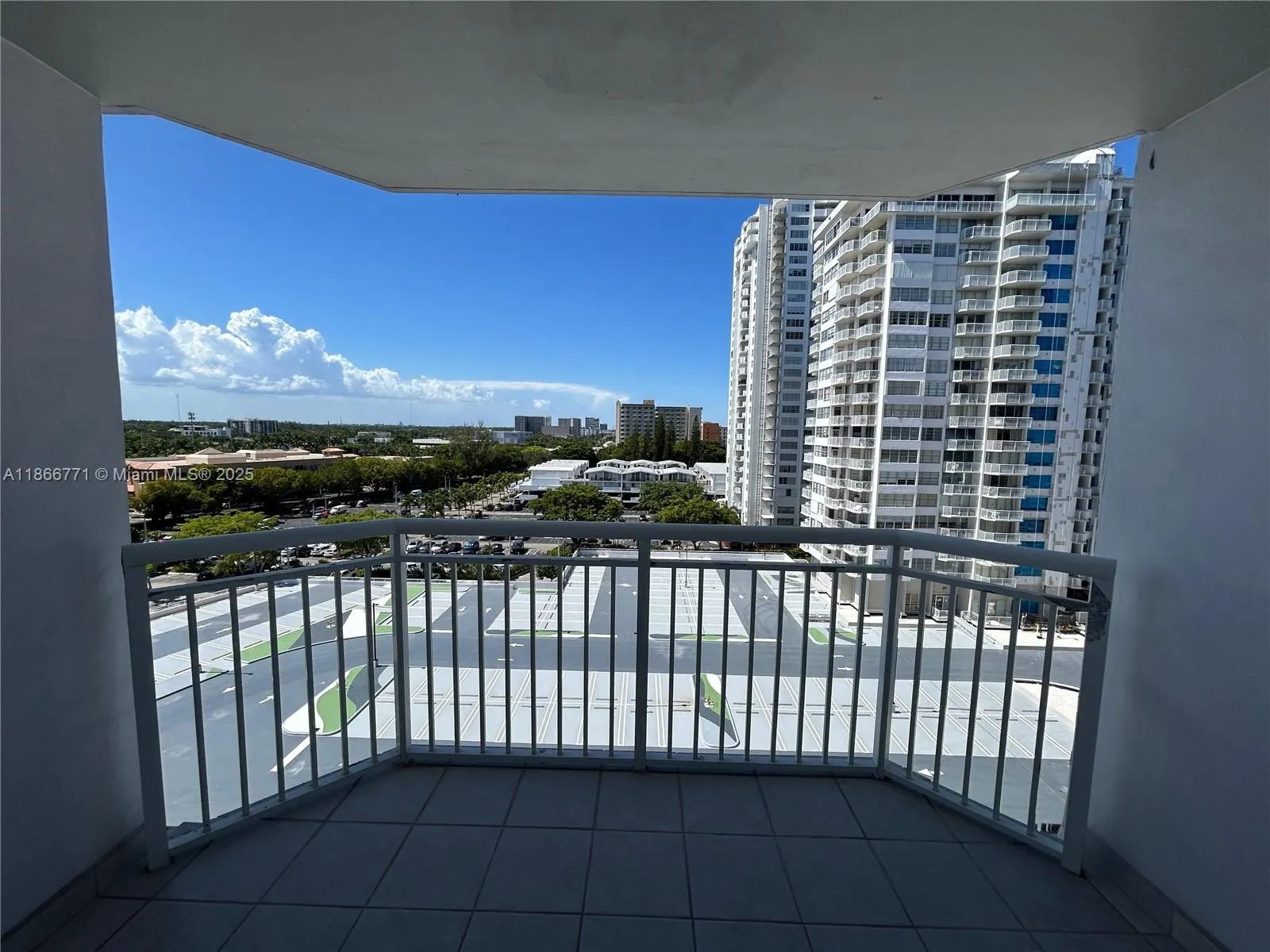 18021 Biscayne Blvd, #901