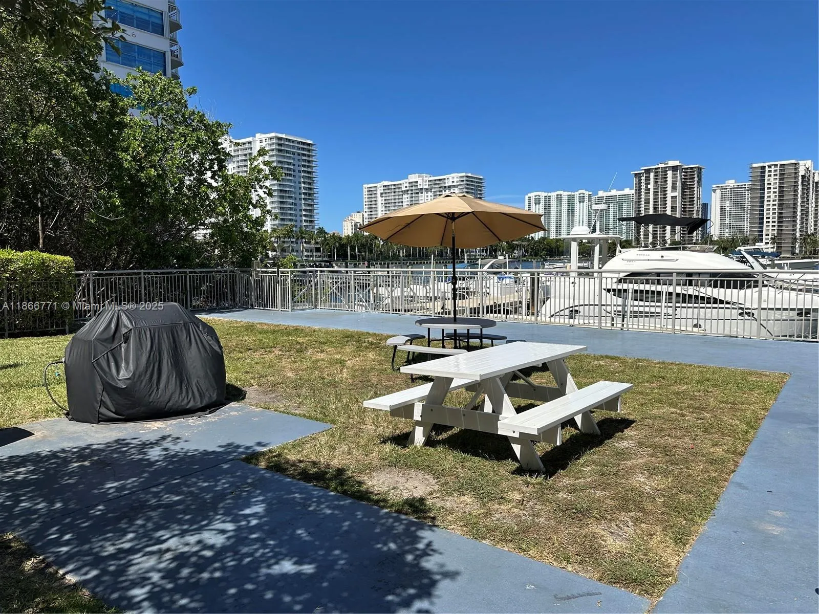 18021 Biscayne Blvd, #901
