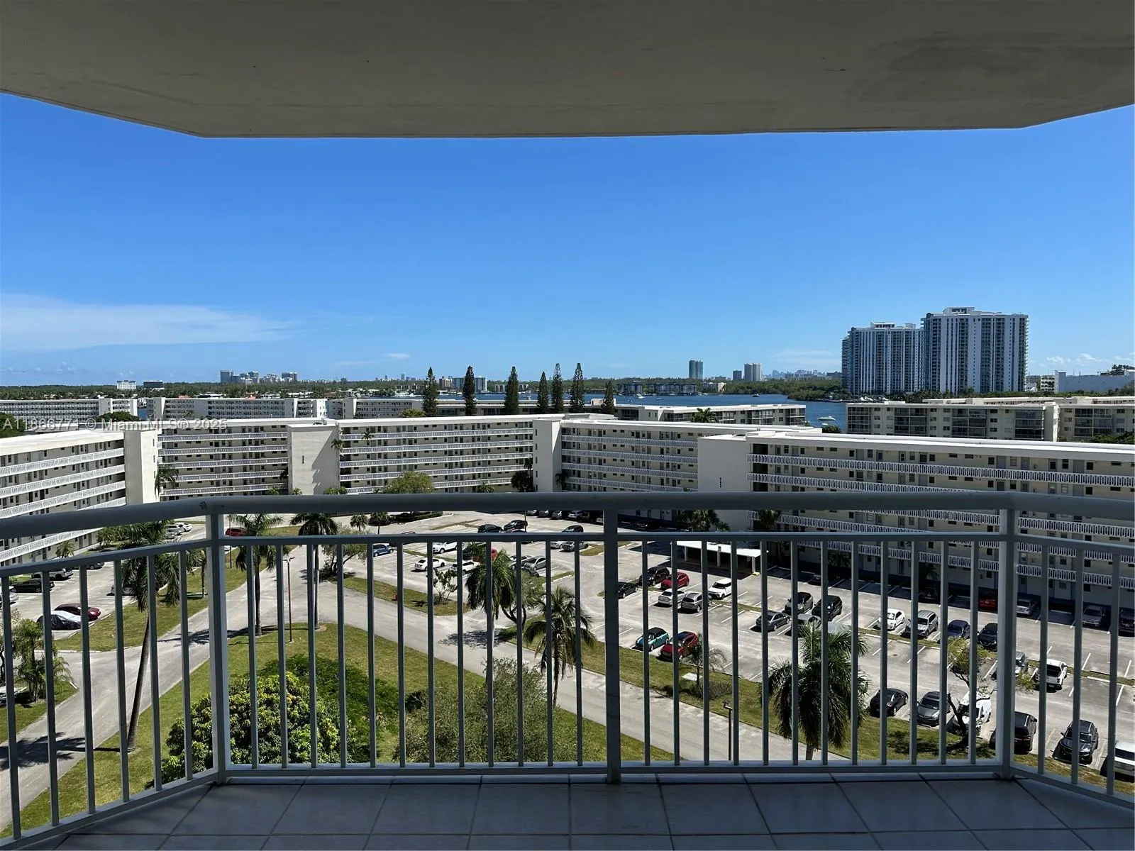 18021 Biscayne Blvd, #901