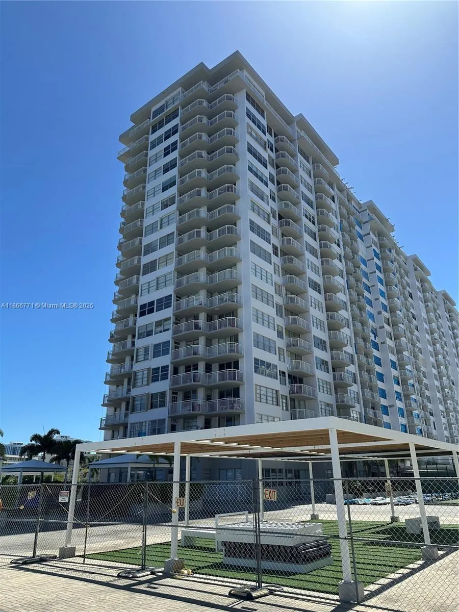 18021 Biscayne Blvd, #901