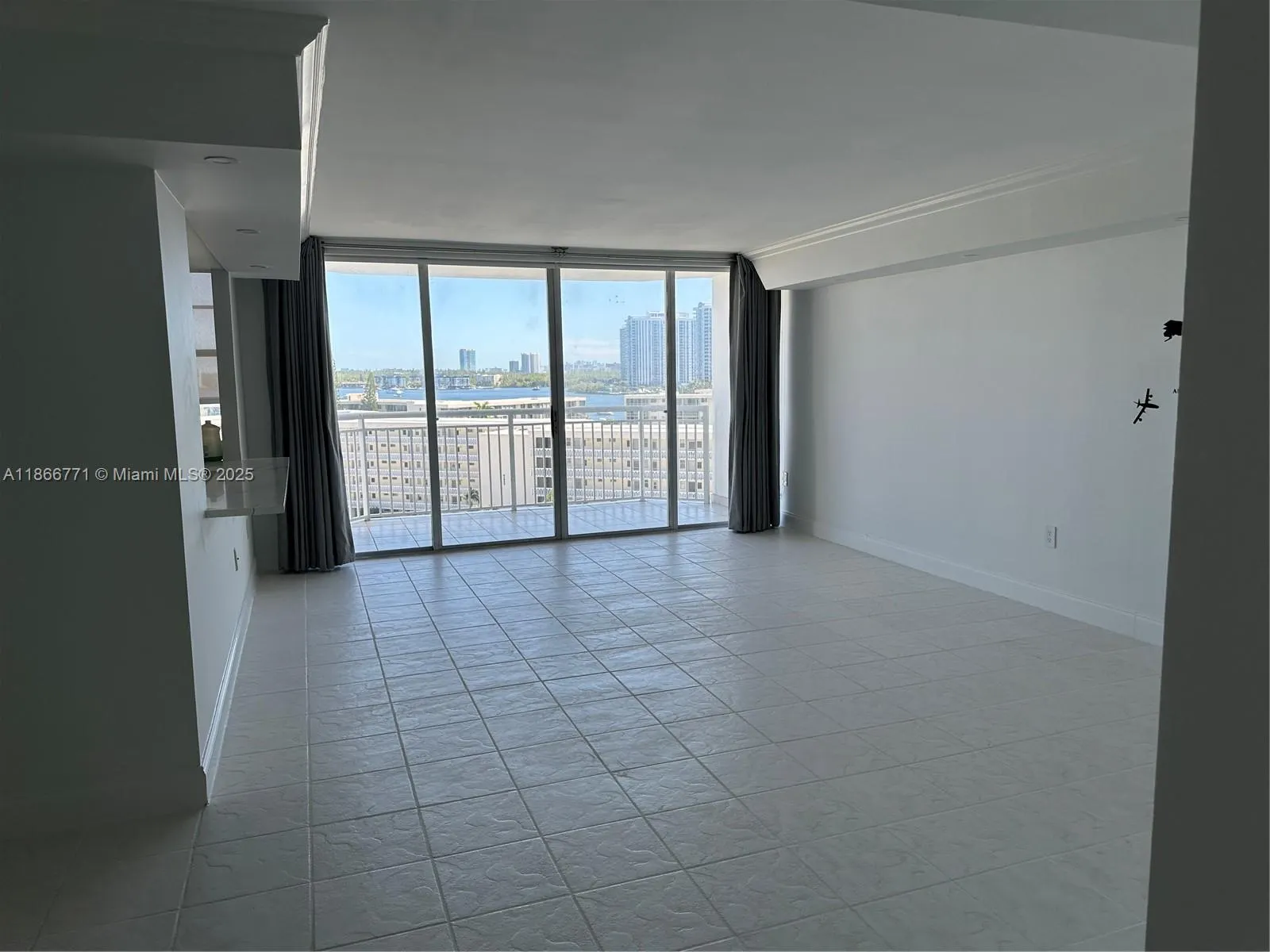 18021 Biscayne Blvd, #901