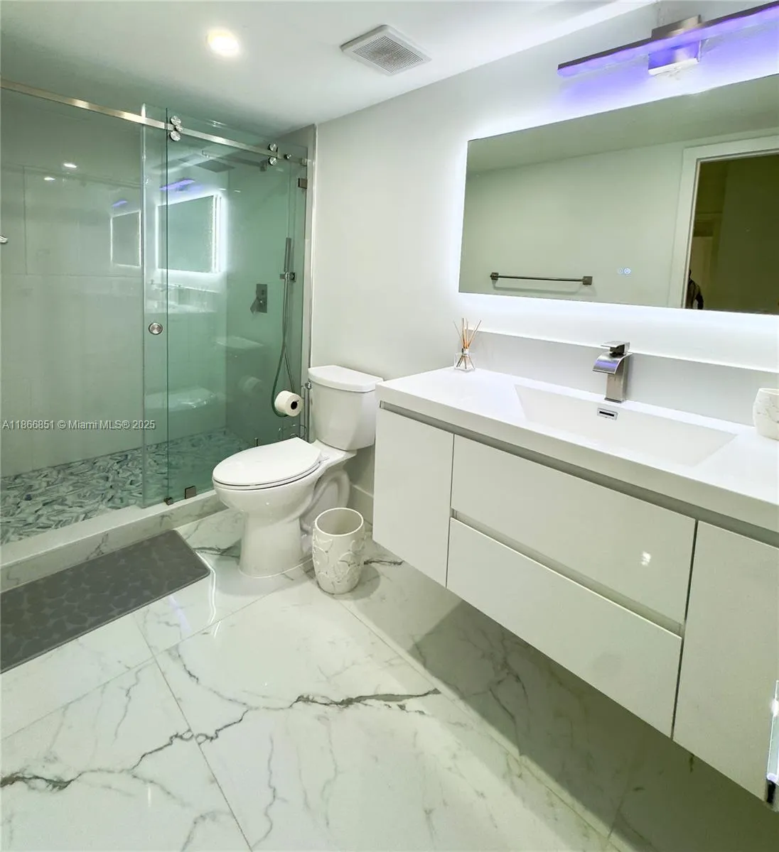 400 Leslie Dr, #725