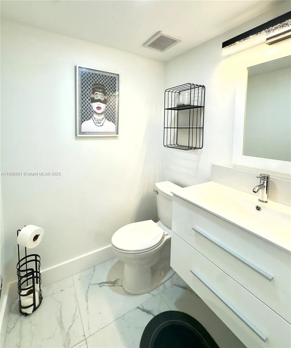400 Leslie Dr, #725