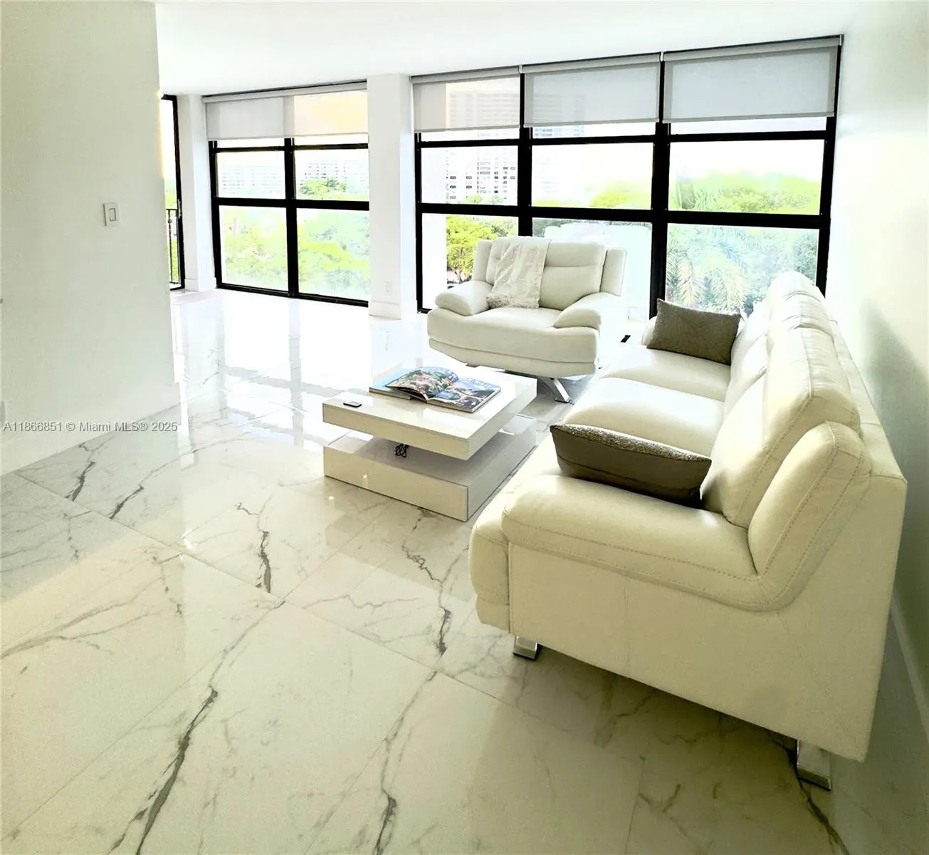 400 Leslie Dr, #725