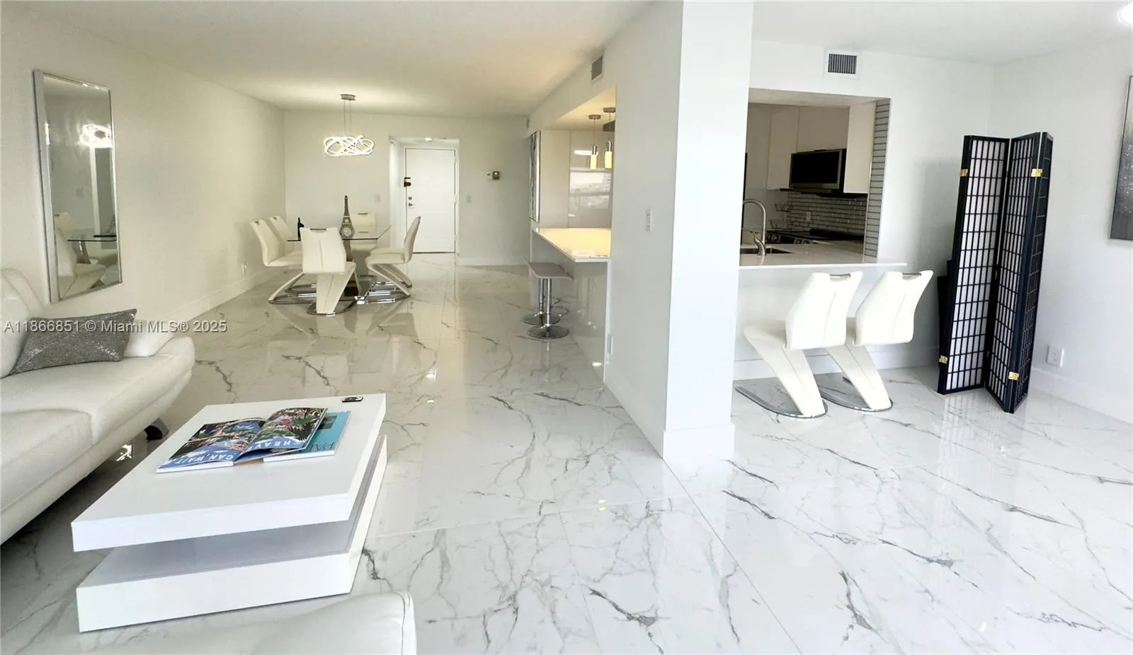 400 Leslie Dr, #725