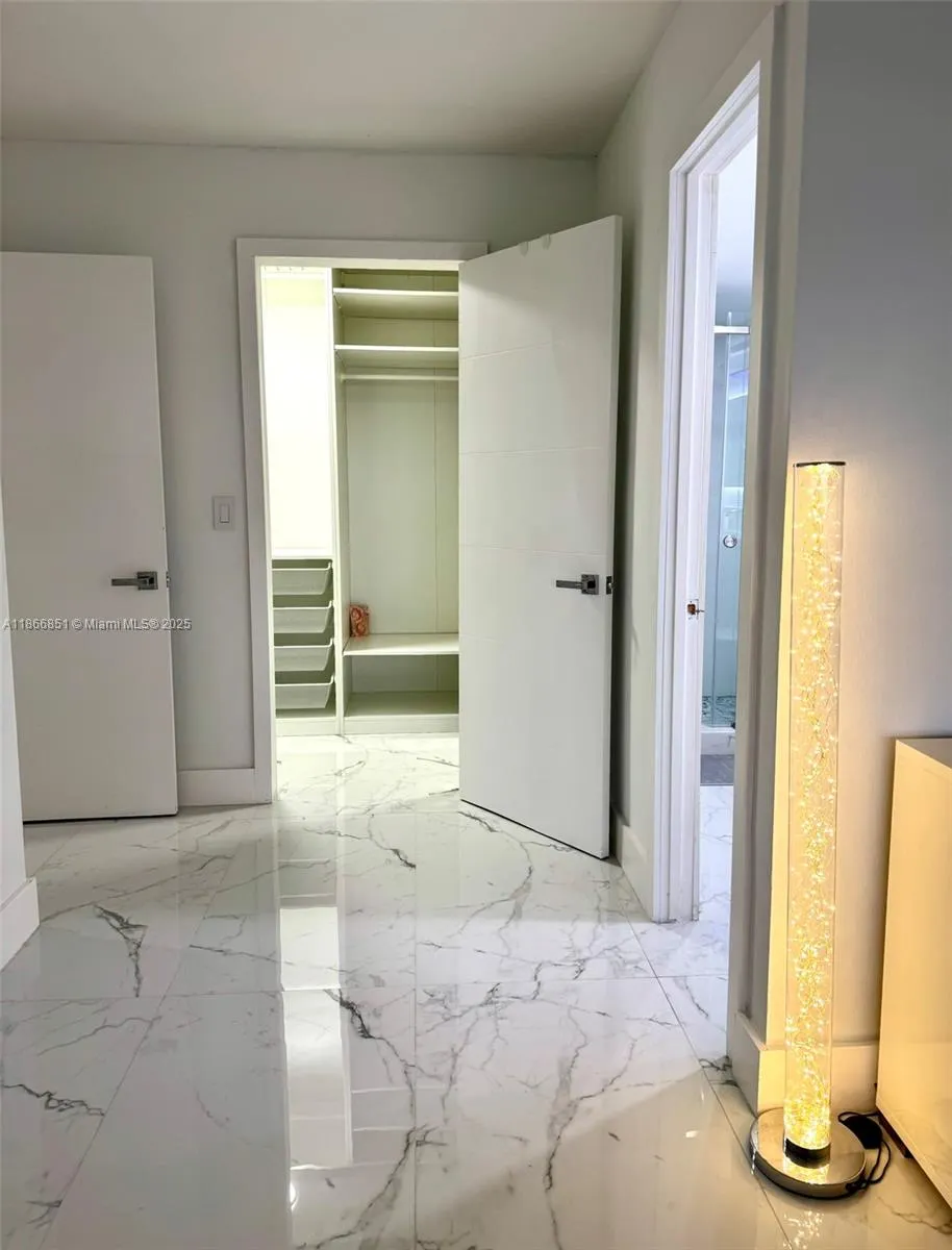 400 Leslie Dr, #725
