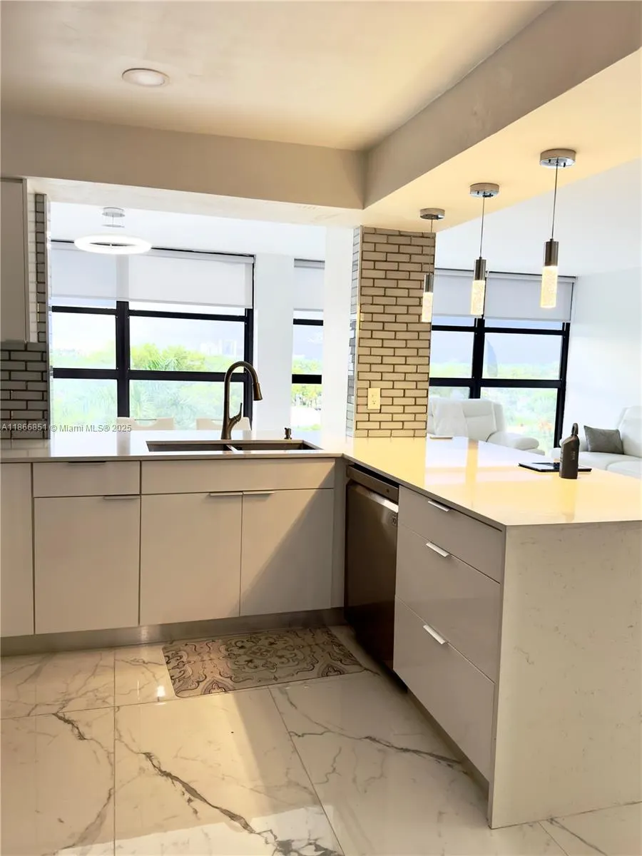 400 Leslie Dr, #725
