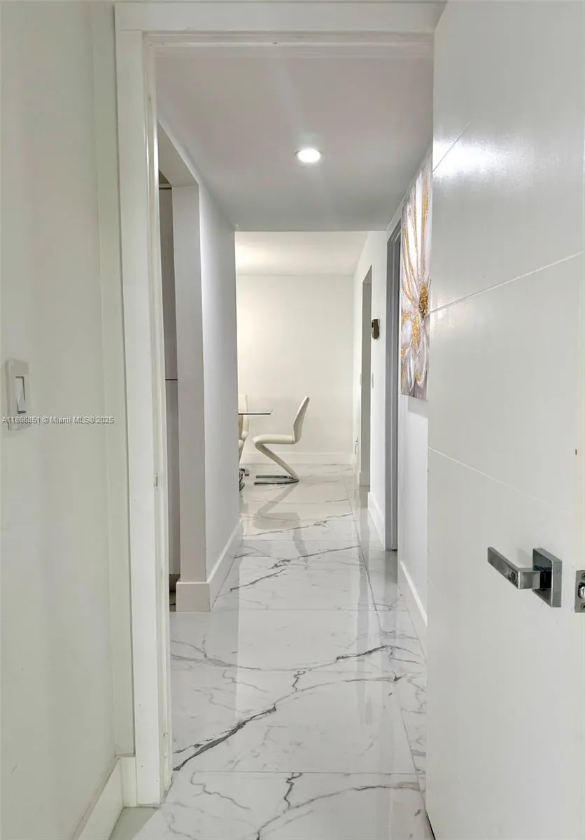 400 Leslie Dr, #725