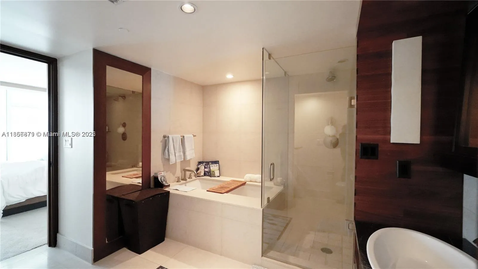 6801 Collins Ave, #710