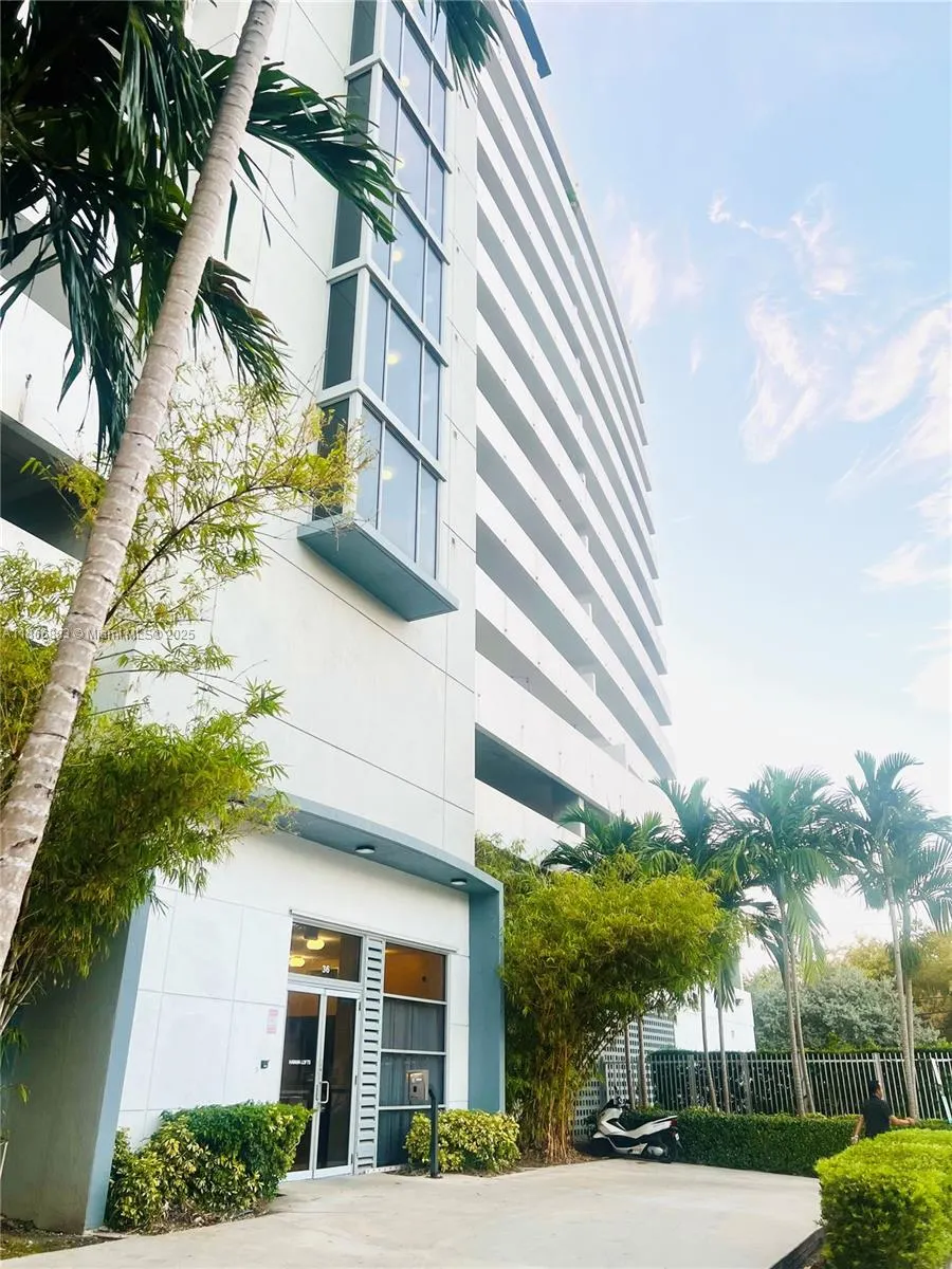 36 NW 6th Ave, #806