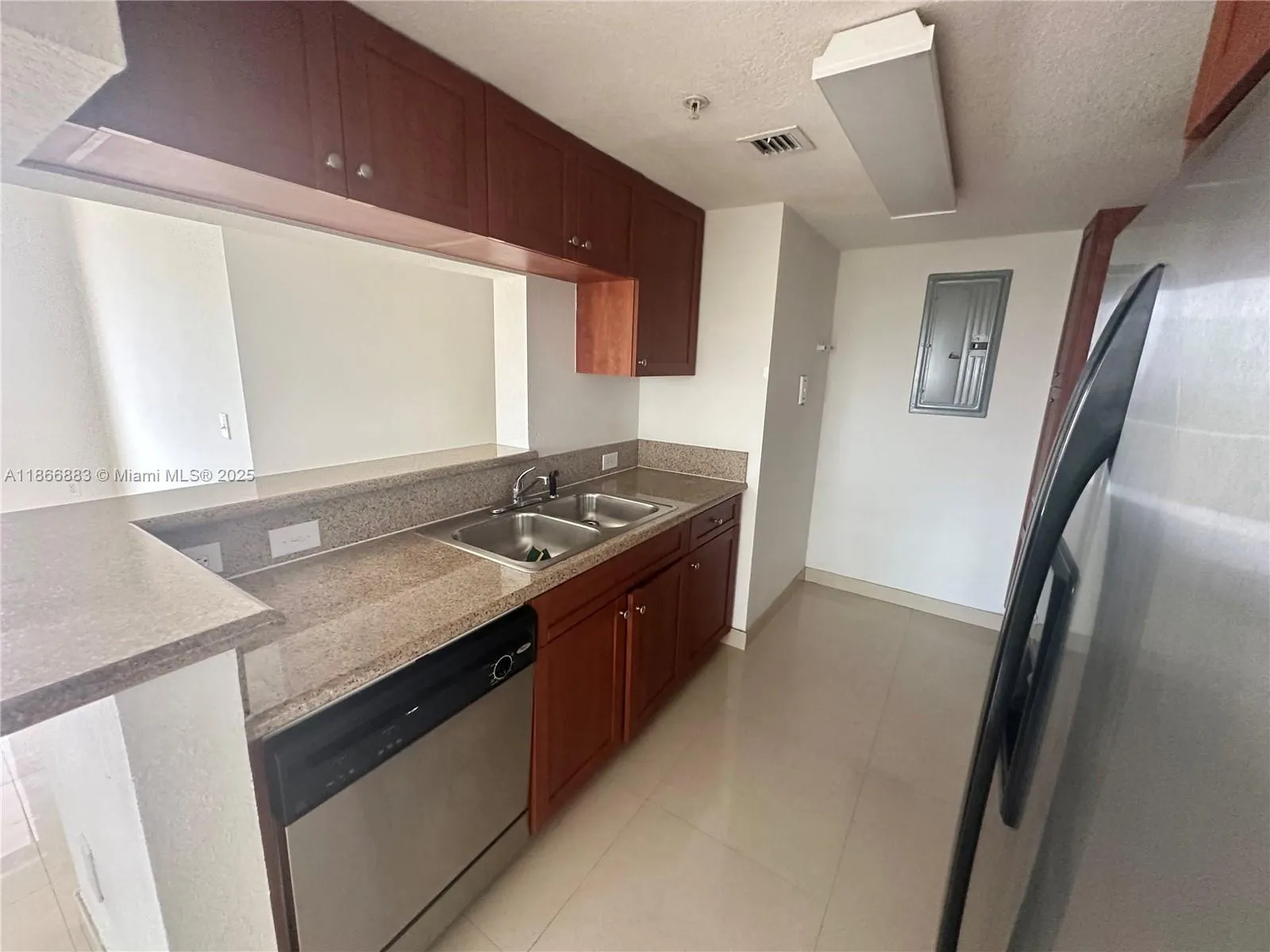 36 NW 6th Ave, #806
