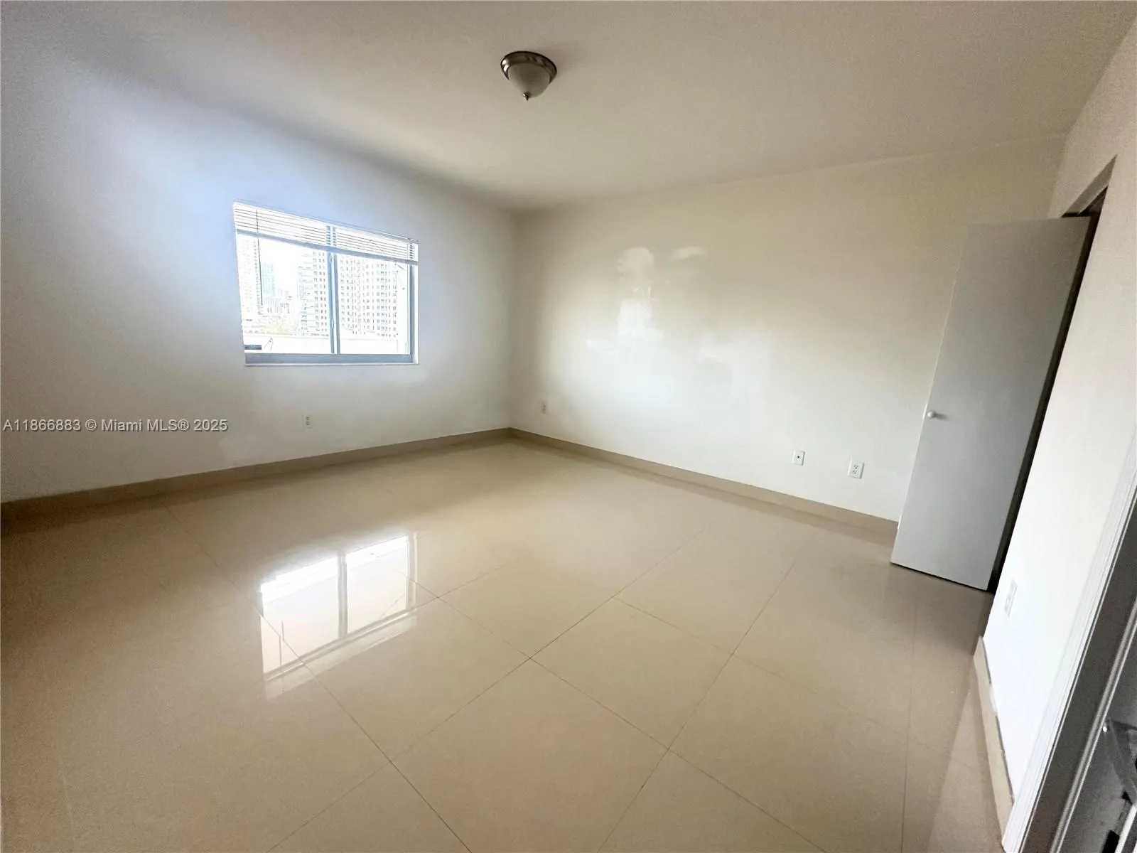36 NW 6th Ave, #806